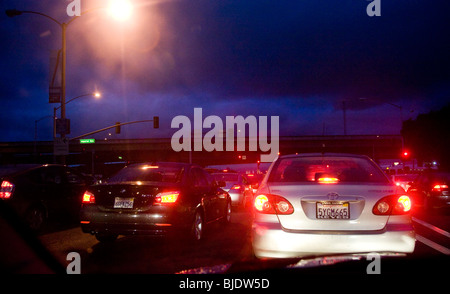 Regnerischen Nacht auf den Straßen Westchester, Los Angeles County, California, Vereinigte Staaten von Amerika Stockfoto