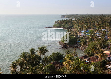 Indien, Kerala, Kollam, erhöhten Blick auf Küste und Kuestenimmobilien vom Leuchtturm Stockfoto