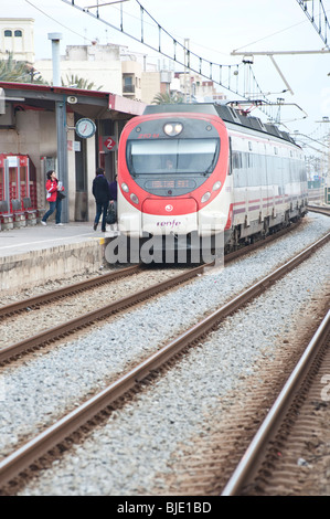 RENFE Züge im Umlauf in der Gegend von Barcelona, Spanien. Stockfoto