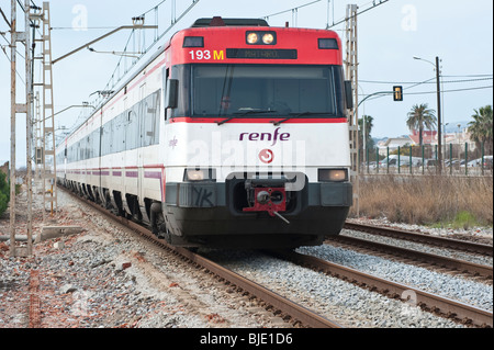 RENFE Züge im Umlauf in der Gegend von Barcelona, Spanien. Stockfoto