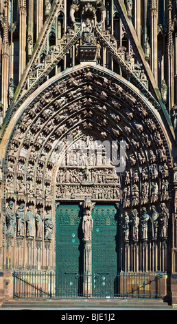 Straßburg, gotische Kathedrale Notre-Dame aus dem 14. Jahrhundert, Hauptportal und Tympanon, Elsass, Frankreich, Europa, Stockfoto