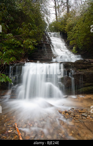 Panther-Wasserfälle sind befindet sich etwa 600 Yards vor Erreichen der Angel Falls auf die Angel Falls Trail in Rabun County, Georgia.  Sie sind ca. 60 ft in der Höhe und am besten bei Hochwasserführung angesehen. Stockfoto