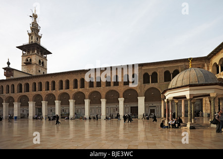 Damaskus Syrien der Innenhof und die Kuppel der Uhren und das Minarett der Braut in der Moschee der Großen Umayyad Stockfoto