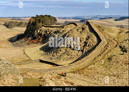 Blick nach Osten am Hadrianswall von Cuddy die Klippen in Richtung Housesteads Klippen Stockfoto