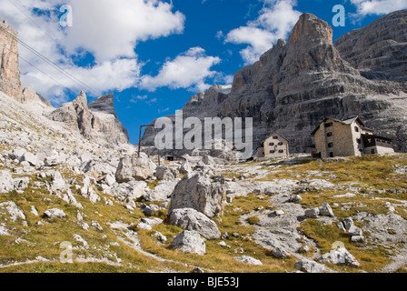 Rifugio Tuckett und Sella im Herzen der Brenta Dolomiten Bergkette von Norditalien. Stockfoto