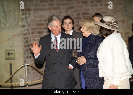 Großbritanniens Prinz Charles und seine Frau Camilla, die Herzogin von Cornwall besuchen Prag am 20. März 2010. Stockfoto
