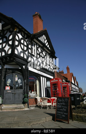 Dorf von Port Sunlight, England. Das ehemalige Dorf Postamt jetzt die Tudor Rose Tea Rooms. Stockfoto