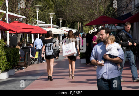 Käufer auf der Lincoln Road, South Beach, Florida UK Stockfoto