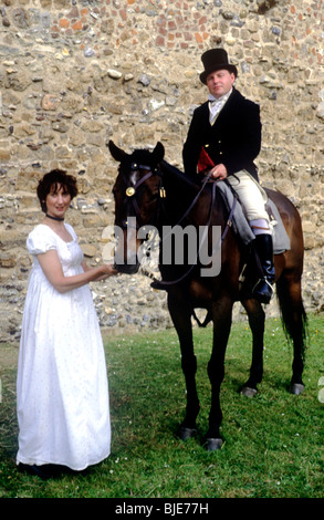 Regency Gentry Reenactment 1815 Lady Gentleman Pferd Pferde Mann Reiten montiert Reiterin Kostüm Kostüme Stockfoto