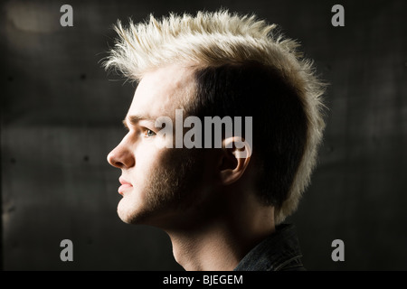 Mann mit Irokesenschnitt Stockfoto