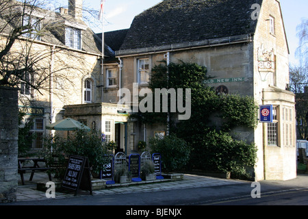 Die alte neue Inn Bourton auf dem Wasser Gloucestershire Stockfoto