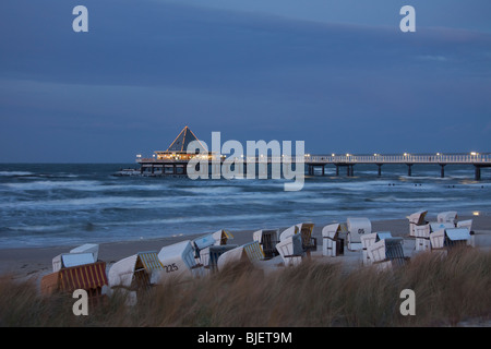 Das Vergnügen Pier von Heringsdorf auf der Ostsee-Insel Usedom im Abendlicht. Mecklenburg-Western Pomerania, Deutschland. Stockfoto