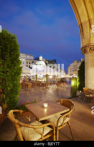 Straßencafés in Hauptmarkt (Rynek Glowny), Krakau, Polen Stockfoto