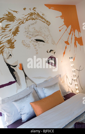 Eigenschaftswand, Wohngebäude, Schlafzimmer, Zimmer mit Aussicht