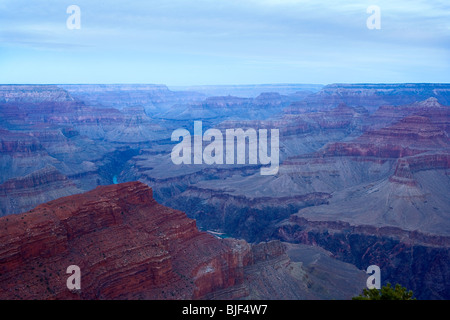 Der Grand Canyon und den Colorado River im Morgengrauen Stockfoto