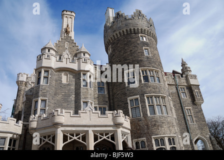 Außenansicht des Casa Loma früher Kanadas größte private Residenz, heute ein beliebtes Touristenziel in Toronto Kanada Stockfoto