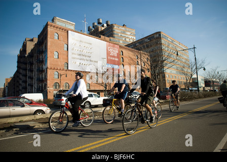 Eine Plakatwand drängen die Rückkehr der Formen in der US-Volkszählung ist entlang dem Radweg West Side in New York gesehen. Stockfoto