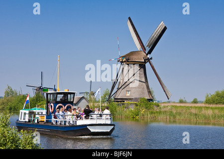 Kinderdijk, Niederlande, Die Niederlande mit Menschen auf einer Bootsfahrt Stockfoto