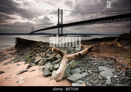 Forth Road Bridge von North Queensferry, Inverkeithing, Fife, Schottland Stockfoto