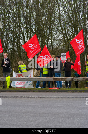 Union Streikposten am Eingang zum Flughafen Gatwick zu vereinen Stockfoto