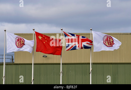 Flaggen vor MG Motor Limited UK Werk Longbridge, Birmingham, UK Stockfoto