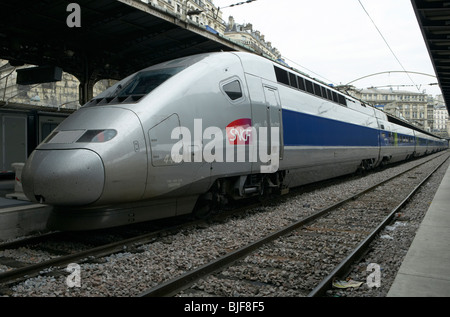 Ein TGV-Zug auf einer Station in Paris, Frankreich Stockfoto