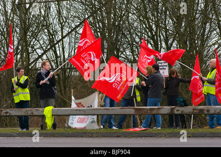 Union Streikposten am Eingang zum Flughafen Gatwick zu vereinen Stockfoto