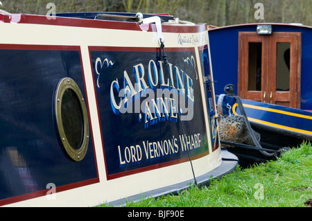 Detail der "Caroline Anne," ein Wohn Narrowboat über Winter Liegeplatz in der Nähe von Heyford, Oxfordshire Stockfoto