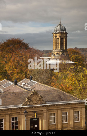 Saltaire United im Herbst, Saltaire, Bradford, Yorkshire von Sir Titus Salt im Jahr 1859 erbaute reformierte Kirche Stockfoto