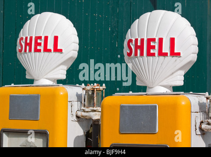 Old Fashioned Shell Zapfsäulen Stockfoto