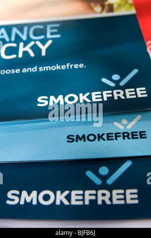 NHS Smoke Free-Kampagne Broschüren Stockfoto