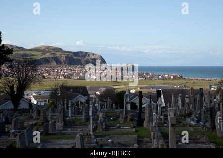 Ansicht von Penrhyn Bay, North Wales über die Rhos auf Meer Golfplatz mit den Little Orme im Hintergrund Stockfoto