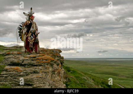 Blackfoot traditionelle Tänzer, Evan schmelzende Talg Jr. am Kopf zerschlagen in Buffalo Jump, Fort Macleod, Alberta, Kanada Stockfoto