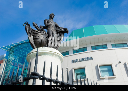 Statue von Admiral Lord Nelson außerhalb der Bullring Shopping Centre. Birmingham, England, Vereinigtes Königreich. Stockfoto