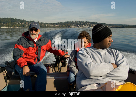 Barsch Angeln am Lake Washington in Juanita Bucht, Kirkland, Washington in der Nähe von Seattle. Stockfoto