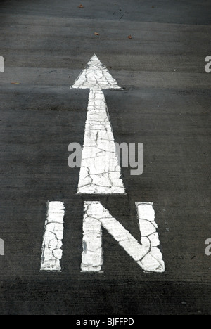 "IN" melden Sie mit Pfeil Stockfoto