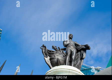Statue von Admiral Lord Nelson außerhalb der Bullring Shopping Centre. Birmingham, England, Vereinigtes Königreich. Stockfoto