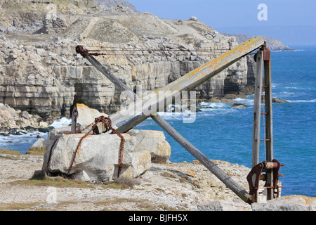 Alten Stahl "A" Rahmen für die Senkung des Angelboote/Fischerboote ins Meer von Clif top Portland Dorset England uk gb Stockfoto