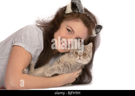 Mädchen hat eine gute Zeit mit einem Kätzchen exotische Rasse Stockfoto