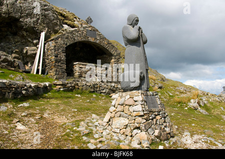 Statue des Heiligen Patrick und der Altar, Maumeen Pass, Maumturk Mountains, Connemara, County Galway, Irland Stockfoto