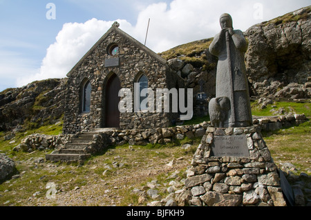 Statue des Heiligen Patrick, und die Kapelle, Maumeen Pass, Maumturk Mountains, Connemara, County Galway, Irland Stockfoto