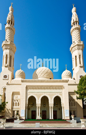 Die Vorderseite der Jumeirah Moschee in Dubai, Vereinigte Arabische Emirate, Vereinigte Arabische Emirate Stockfoto