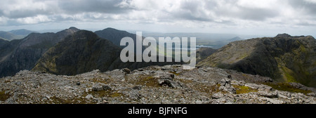 Panorama vom Gipfel des Benbaun in der Twelve Bens Palette, Connemara, County Galway, Irland Stockfoto