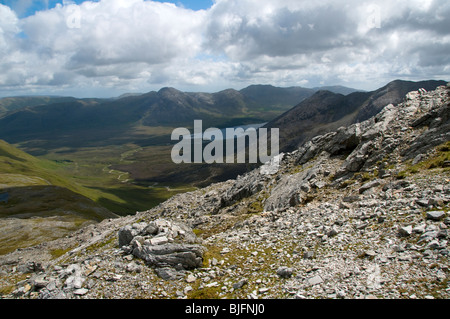 Die Maumturk Mountains und Lough Inagh aus Benbaun in der Twelve Bens Palette, Connemara, County Galway, Irland Stockfoto