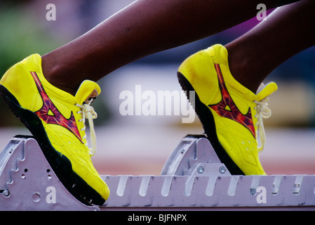 Nahaufnahme von Sprinter Füße in den Startlöchern Stockfoto