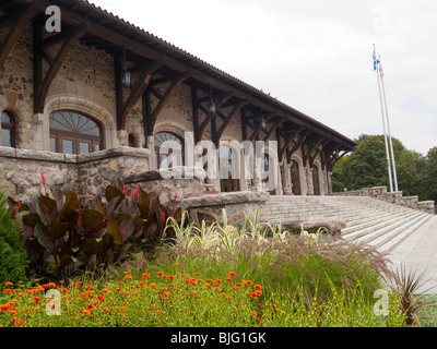 Ein Gebäude auf der Aussichtsterrasse am Parc Mont Royal, in der Stadt von Montreal, Quebec, Kanada Stockfoto