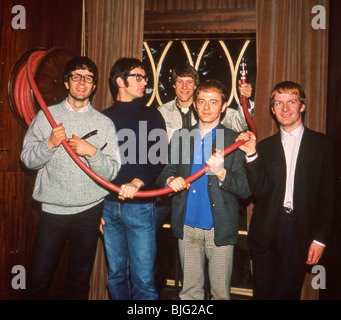 MANFRED MANN im Jahre 1964 von l: Manfred Mann, Tom McGuinness, Paul Jones, Mike Hugg und Mike Vickers Stockfoto