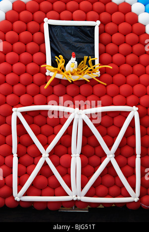 Anzeige des Ballons gemacht auszusehen wie ein Huhn in einer Scheune an der 2009 Kentucky State Fair in Louisville, Kentucky Stockfoto