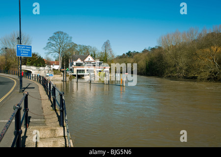 Boulter Lock und Ray Mill Insel auf der Themse in Maidenhead, Berkshire, Großbritannien Stockfoto