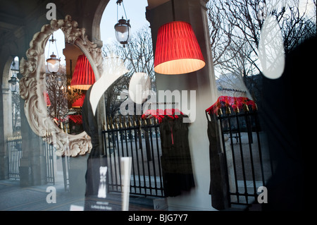 Paris, France, Shopping, Schaufenster, "Jardin du Palais Royale", Mode-Luxus-Designer-Fenster Reflexionen Stockfoto